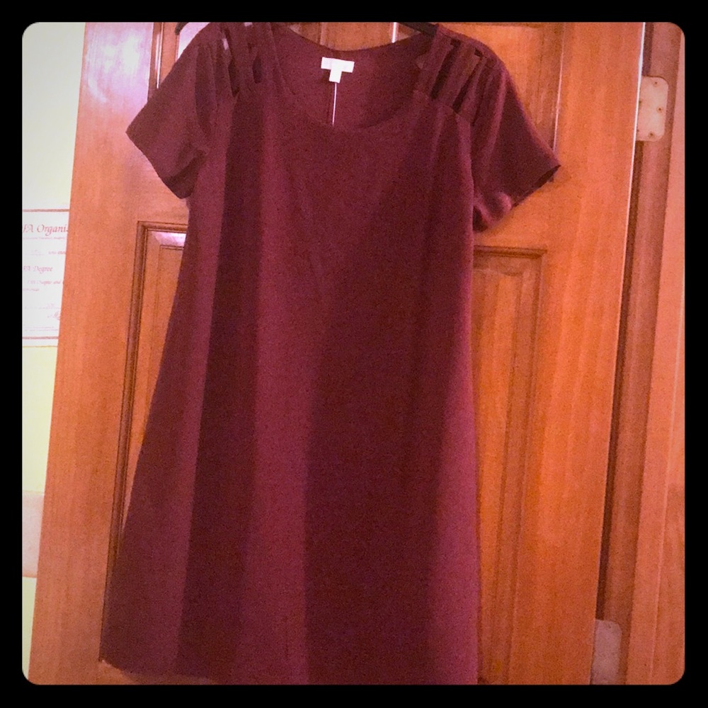 Shift dress with shoulder cut outs